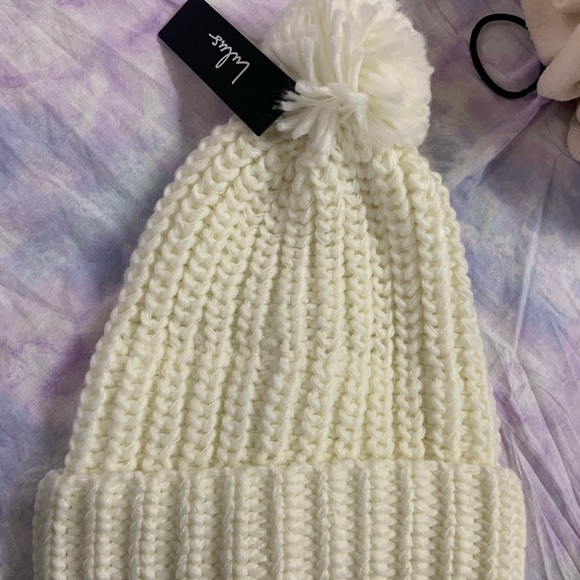 Lulu Pom Pom beanie - Picture 3 of 4